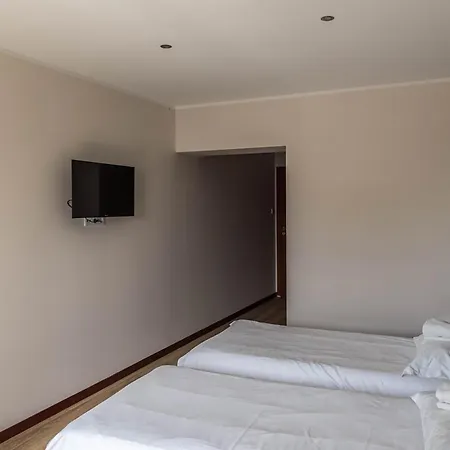 4 Pory Roku Sauna & *