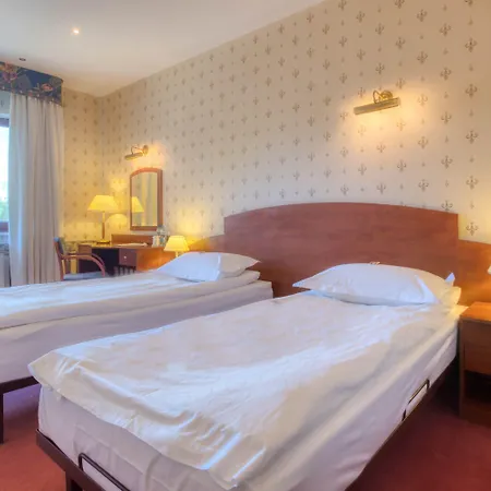 4 Pory Roku Sauna & Θέρετρο 2*