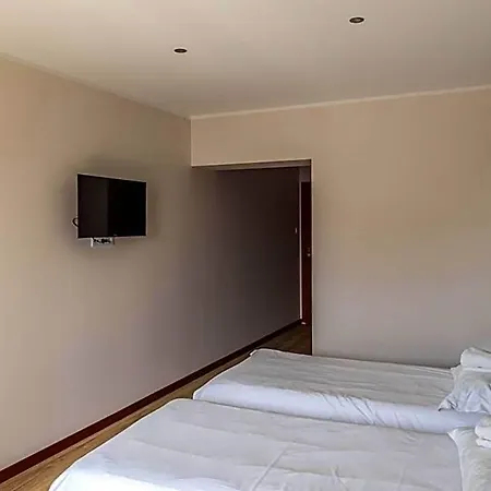 4 Pory Roku Sauna & אתר נופש