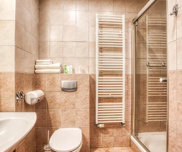 4 Pory Roku Restauracja I Bakowo