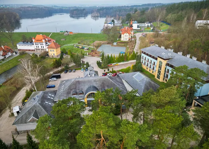 4 Pory Roku Sauna & Üdülőközpont 2*